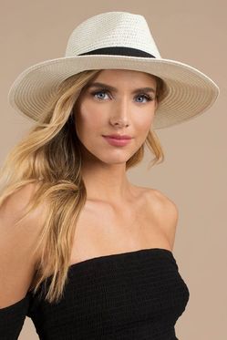 Какая шляпка подойдет на лето девушке  фото